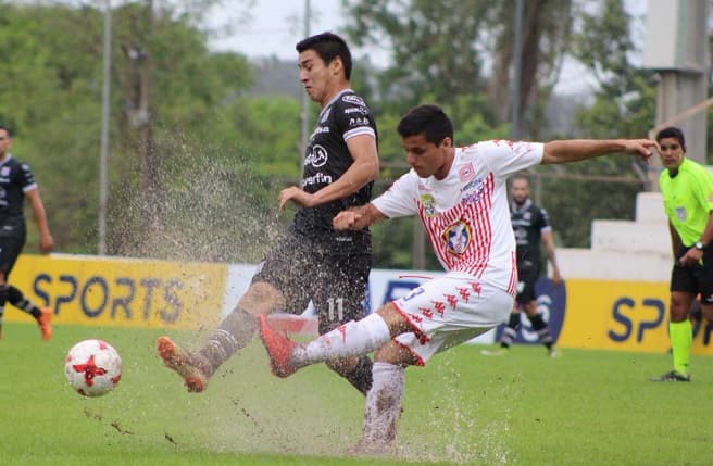 Santaní se impone en duelo de santos 