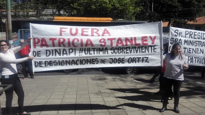 Abogados se manifiestan contra directora de Dinapi