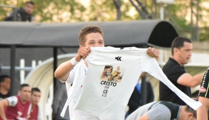 Vera recuerda a su esposa: “Ella me está iluminando desde arriba”