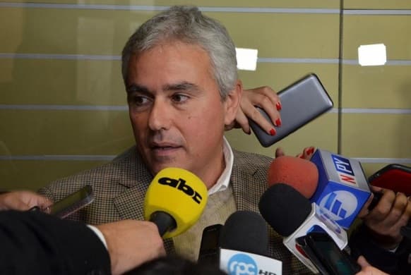 Zavala afirma haber comprado propiedad y muestra documentos