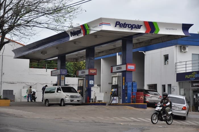 Petropar sube precios pero dueños de surtidores se rebelan