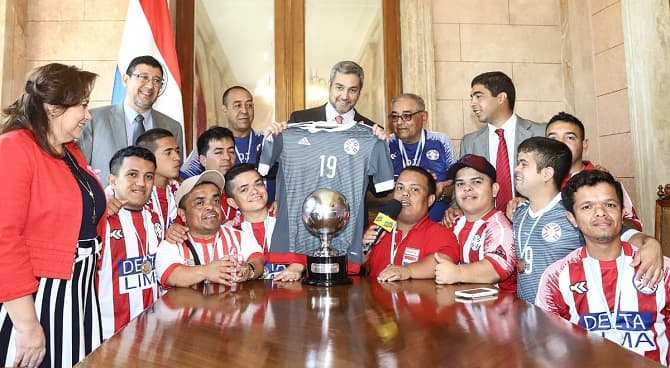Campeones de América celebran con Abdo Benítez