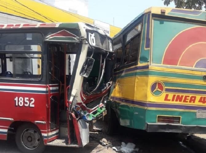 Accidente de bus deja más de 20 pasajeros heridos