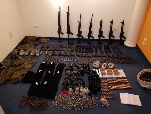Hallan arsenal listo para liberar a líder narco preso