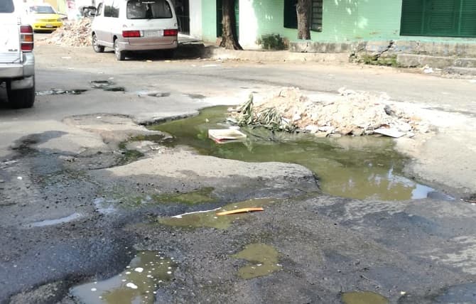 Vecinos urgen solución para cráter en Sajonia