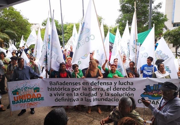 Bañadenses marchan y exigen solución definitiva ante inundaciones