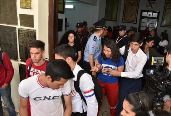 Estudiantes pactan acuerdo con el MEC y levantan toma del CNC