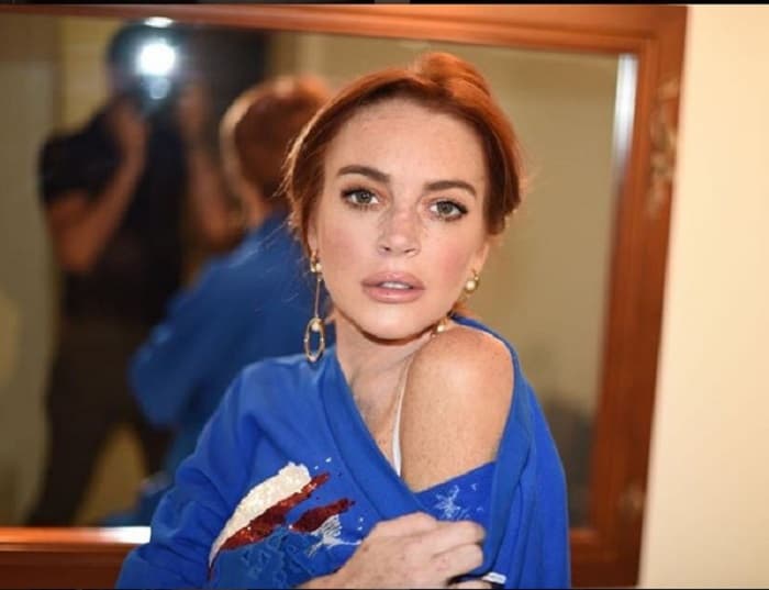Linsay Lohan intenta llevarse niños refugiados y es golpeada por la madre