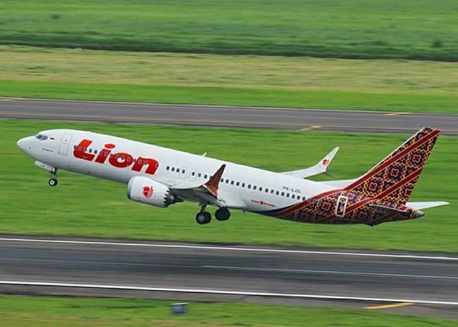 Avión se estrella con 189 pasajeros a bordo