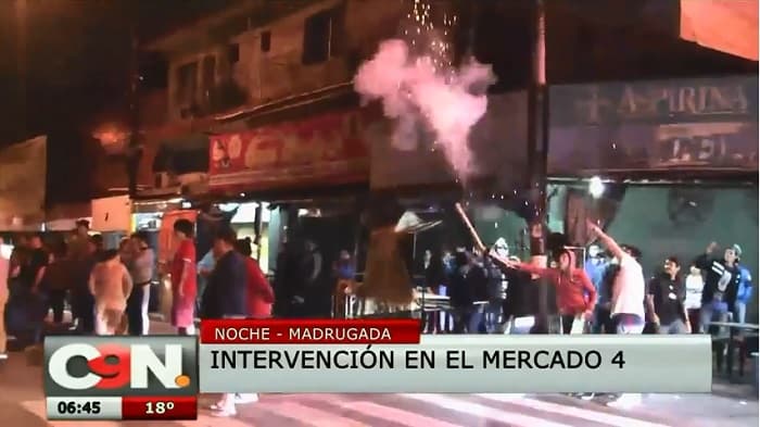 Batalla campal debido a intervención en el Mercado 4