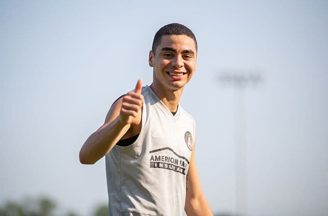 Ubican a Miguel Almirón en un poderoso de la Premier League