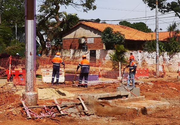 Con palas y sin maquinarias, funcionarios de Mota Engil operan en zona de obras