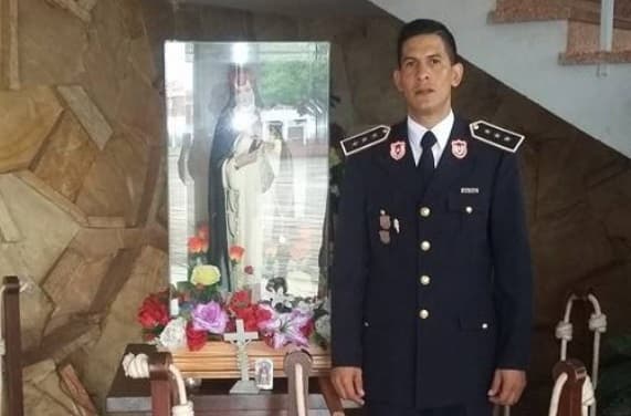 Cuerpo de subcomisario fue retirado de velorio, lamenta viuda y advierte amenazas