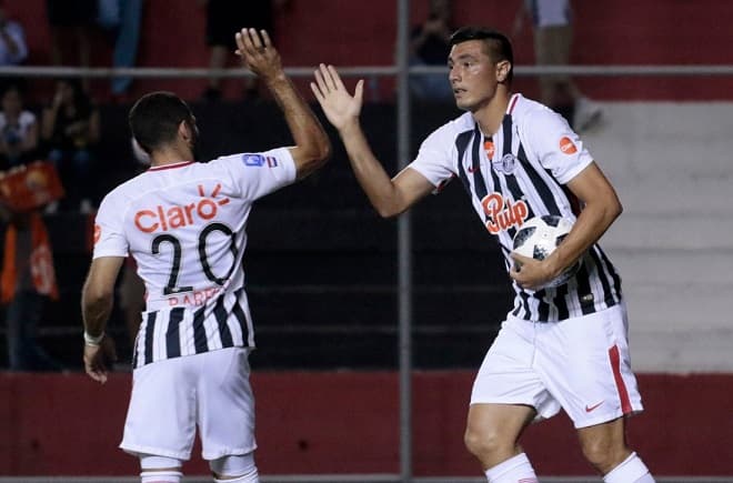 Libertad sufre pero triunfa ante Independiente