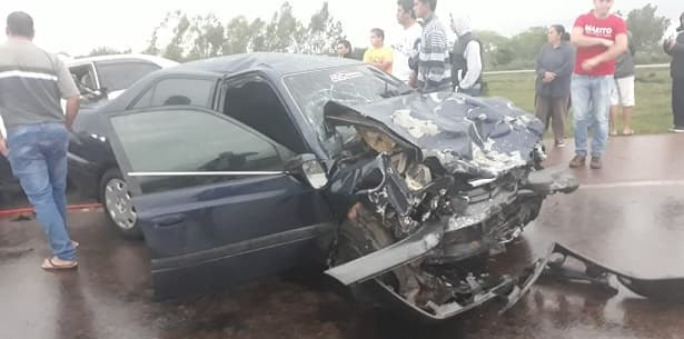 Un policía y una mujer perecen en accidente