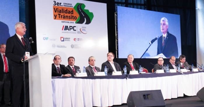 Gobierno habla de aumento de pasaje y subsidio