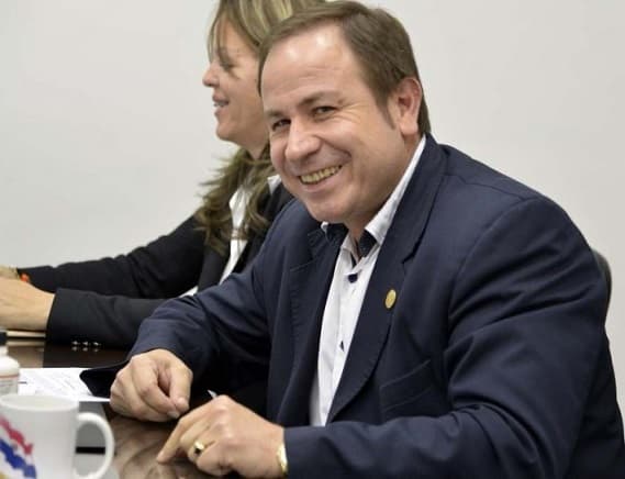 Diputado enjuicia a fiscal que lo imputó por causar accidente