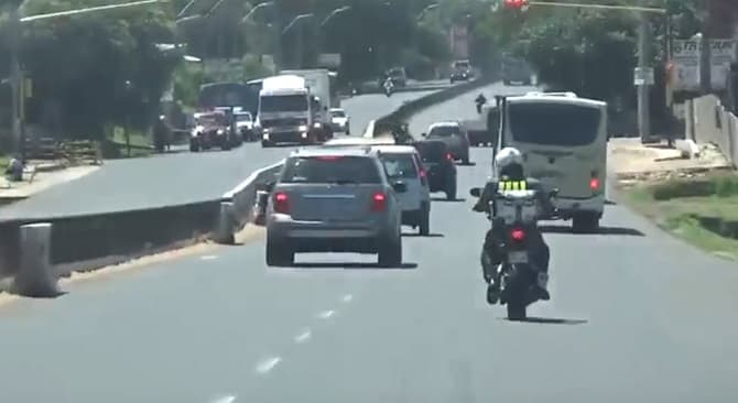 Conductores que circulen por el carril izquierdo serán sancionados