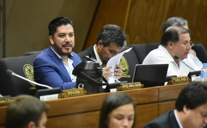 Diputados deciden elaborar ley de pérdida de investidura