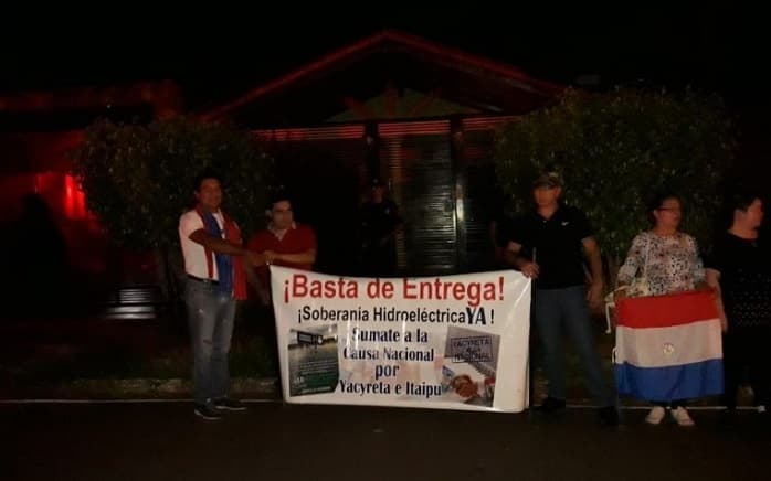 Escrachan al diputado Édgar Ortiz