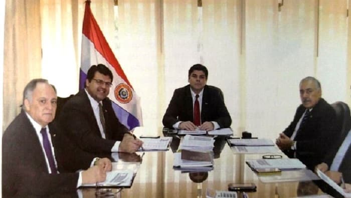 Jubilados bancarios recurren a Abdo Benítez para apurar intervención