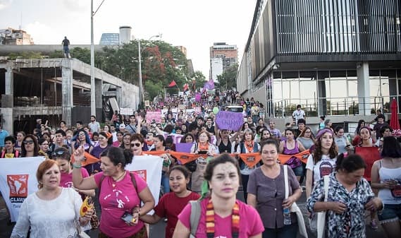 Mujeres se movilizan y exigen fin de la violencia de género