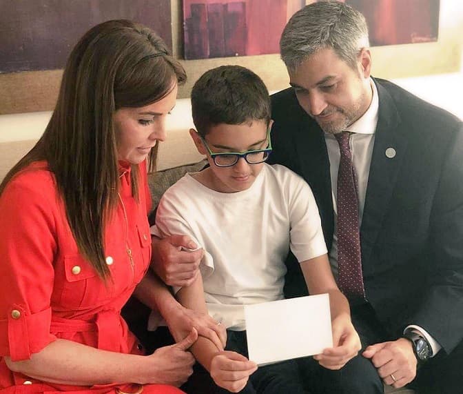 Papa Francisco remite emotiva carta a hijo de Abdo Benítez