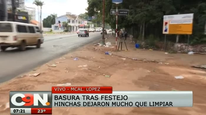 Basural en plena avenida tras festejos de olimpistas