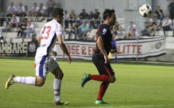 Libertad saca sufrida victoria sobre el final