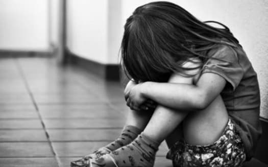 Gracias a video registran manoseo a niña en supermercado