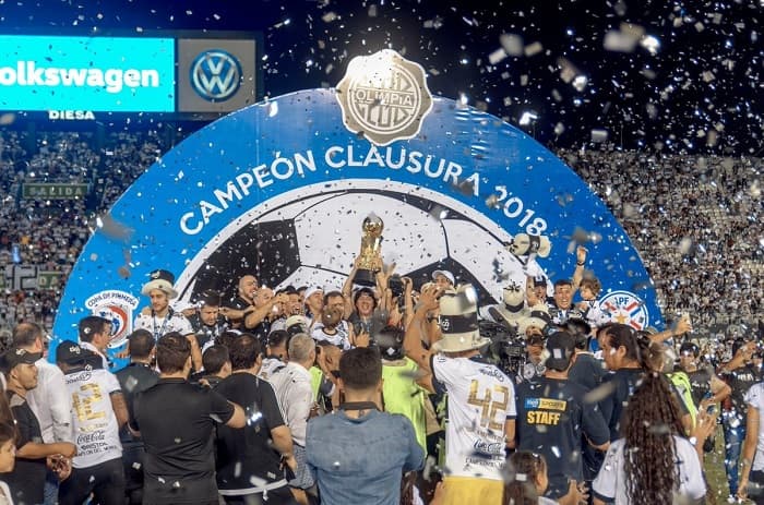 Olimpia vuelve a copar calles durante festejos