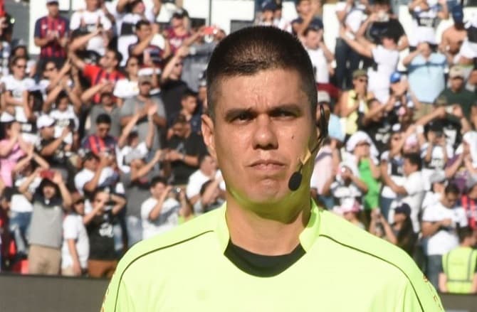 Árbitro del clásico está “muy sentido y con contención psicológica”