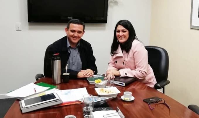 MEC advierte irregularidades que involucran a marido de viceministra