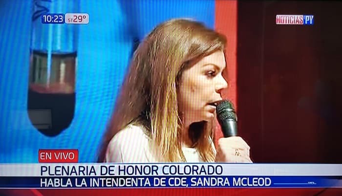 McLeod anuncia renuncia y asegura ser víctima de persecución