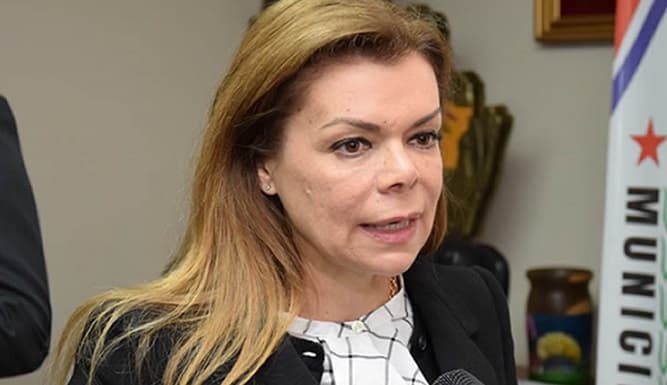 Sandra McLeod asegura que no renunciará a la comuna esteña