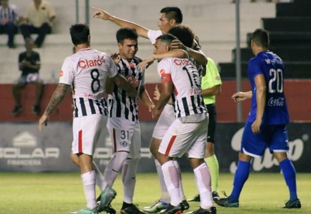 Libertad golea con tres tantos de “Tacuara”