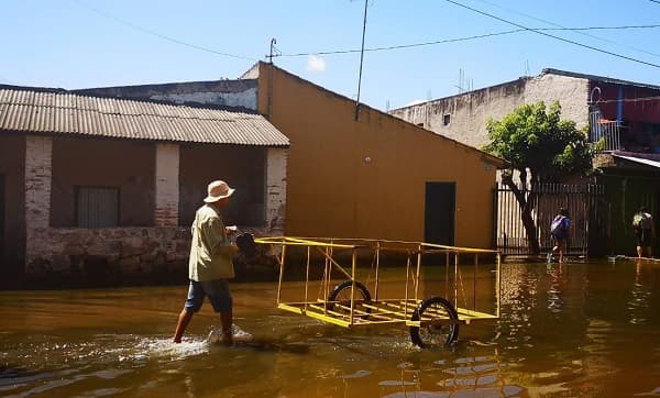Pobladores del bañado prefieren alquilar antes que vivir en refugios