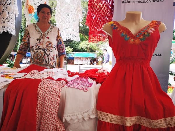 Invitan a últimas jornadas de feria de artesanía navideña