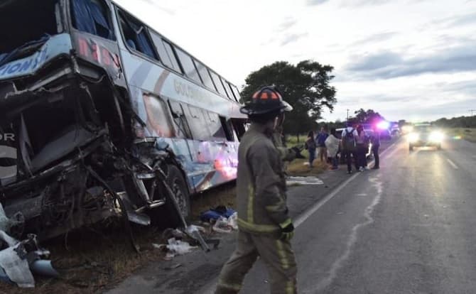 Tres personas mueren en fatal percance rutero
