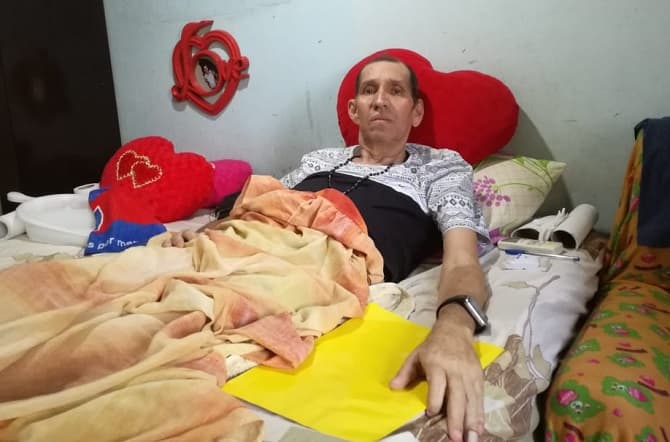 Abogada despojó de sus pertenencias a hombre en silla de ruedas, denuncia afectado