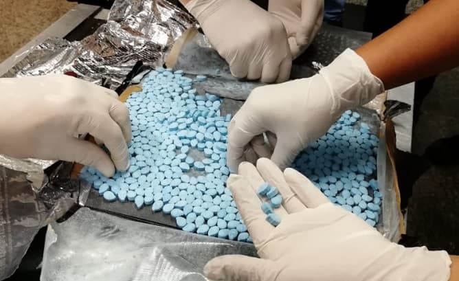 Caen miles de dosis de éxtasis en el aeropuerto