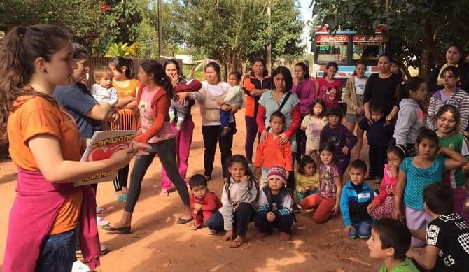 Jóvenes convocan a voluntarios para ayudar a construir una escuela