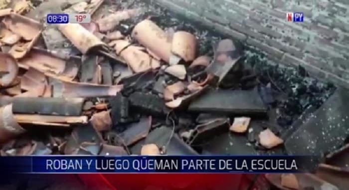 Desconocidos roban e incendian parte de una escuela en Santaní