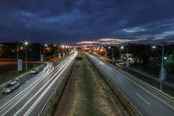 Nuevo sistema de iluminación solar en la autopista Ñu Guasu