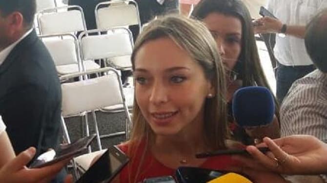 Hija de ministra asegura que merece beca para estudiar en el exterior