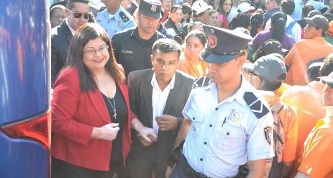 Funcionarios retienen a interventora de comuna esteña