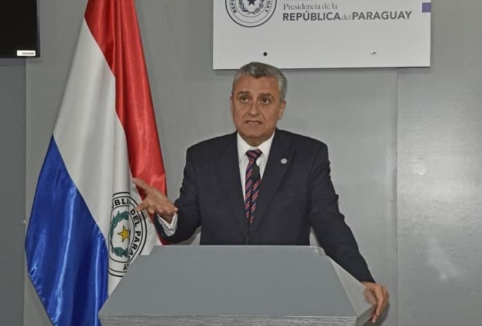 Ministro apunta al Gobierno de Cartes como facilitador del lavado de dinero