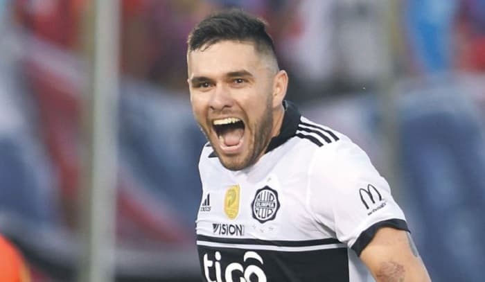 Ortega renueva contrato con Olimpia