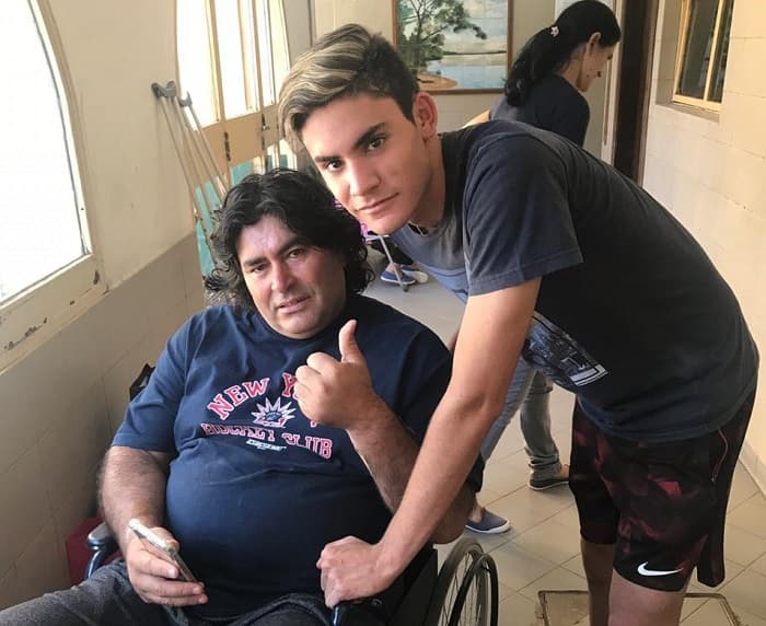 Richart Báez abandona el hospital