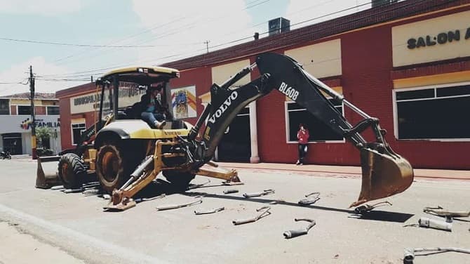Uniformados destruyen roncadores de motos en Horqueta